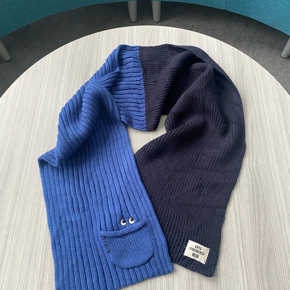 Anya Hindmarch X Uniqlo Blue and Black Knit Scarf - Picture 2 of 6